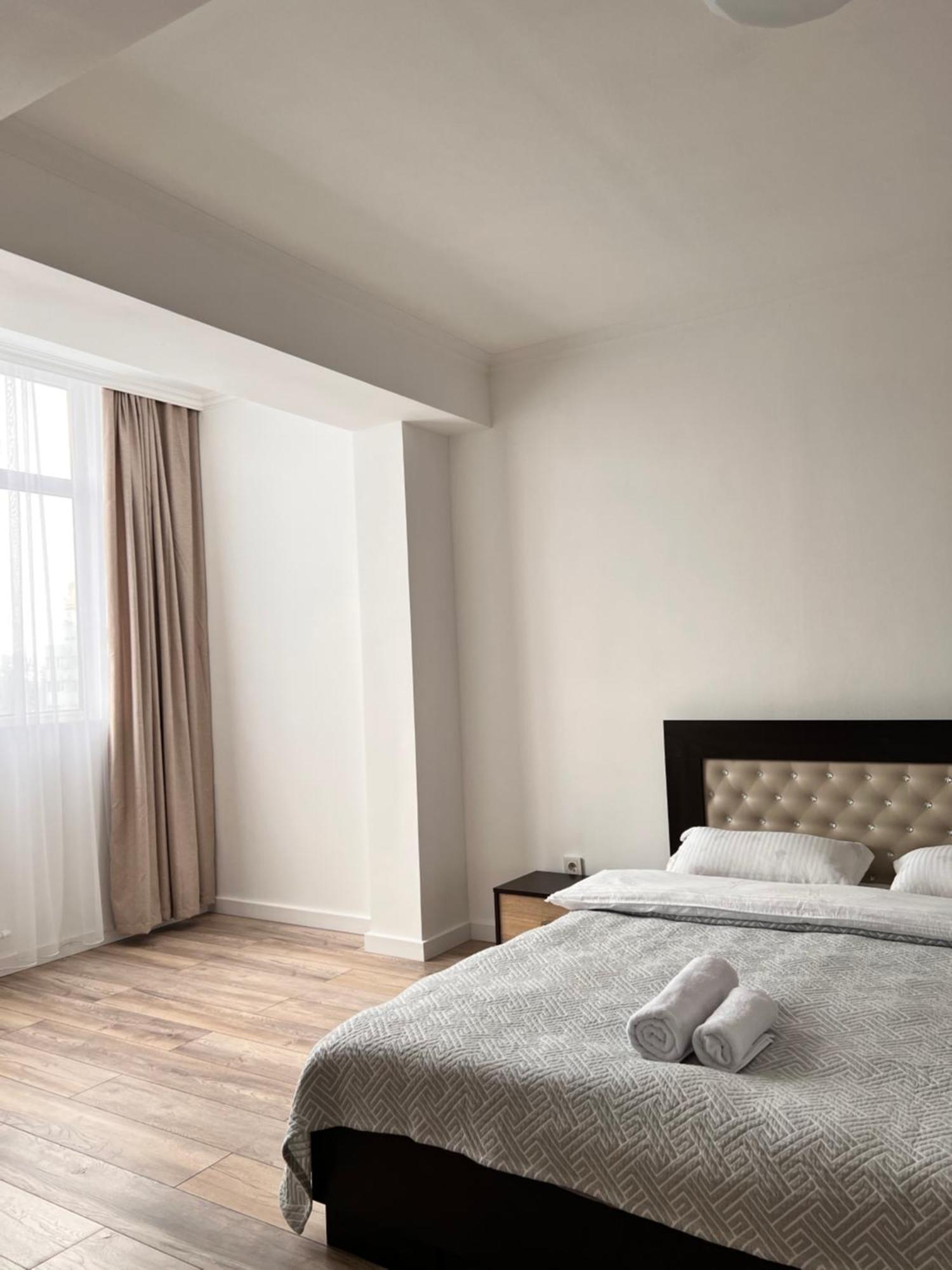 Hyat Apartment Bishkek Ngoại thất bức ảnh