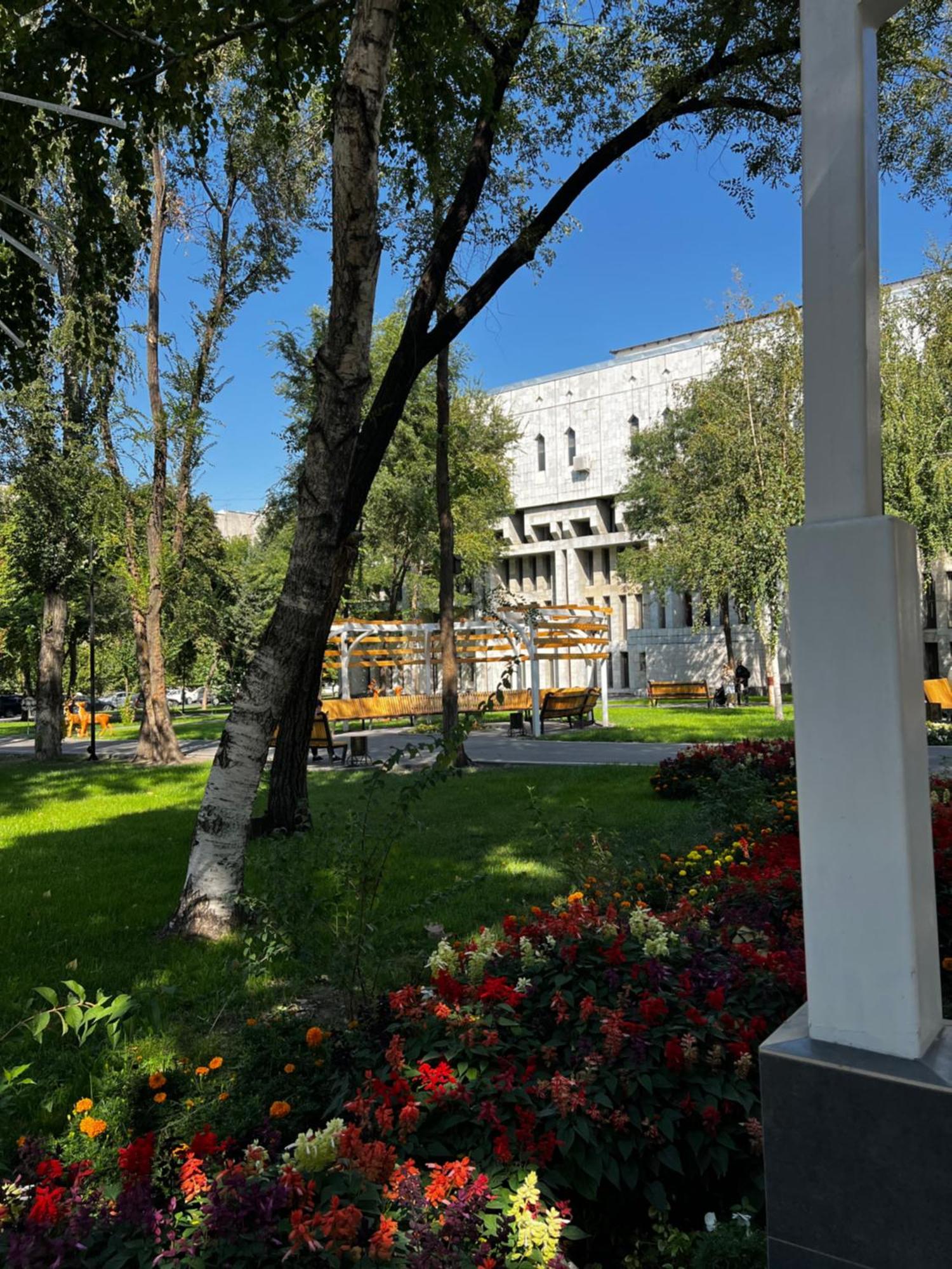 Hyat Apartment Bishkek Ngoại thất bức ảnh